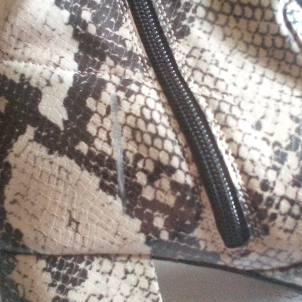 Time and Tru Women's Faux Snakeskin Heeled Ankle Boots Size 10 - Picture 9 of 10